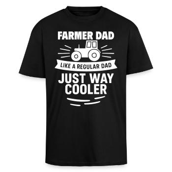 Bauern-Papa – cooler als der Durchschnitt - Oversized Heavyweight Unisex T-Shirt - Schwarz - Vorne - Alina (178cm) & Michal (187cm)