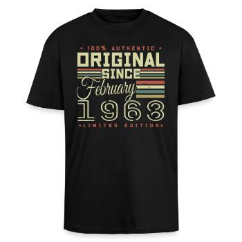 Großartig seit Februar 1968 - Oversized Heavyweight Unisex T-Shirt - Schwarz - Vorne - Alina (178cm) & Michal (187cm)