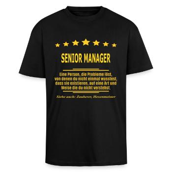 SENIOR MANAGER - Oversized Heavyweight Unisex T-Shirt - Schwarz - Vorne - Alina (178cm) & Michal (187cm)