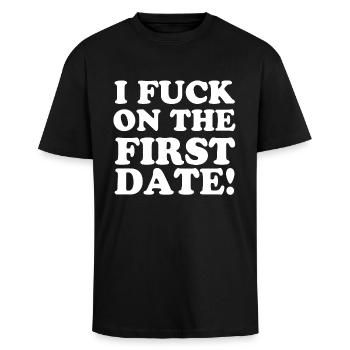 I FUCK ON THE FIRST DATE - T-shirt unisexe oversize épais - noir - Devant - Alina (178cm) & Michal (187cm)