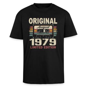 August 1979 August 1979 Geschenk August 1979 August 1979 - Oversized Heavyweight Unisex T-Shirt - Schwarz - Vorne - Alina (178cm) & Michal (187cm)