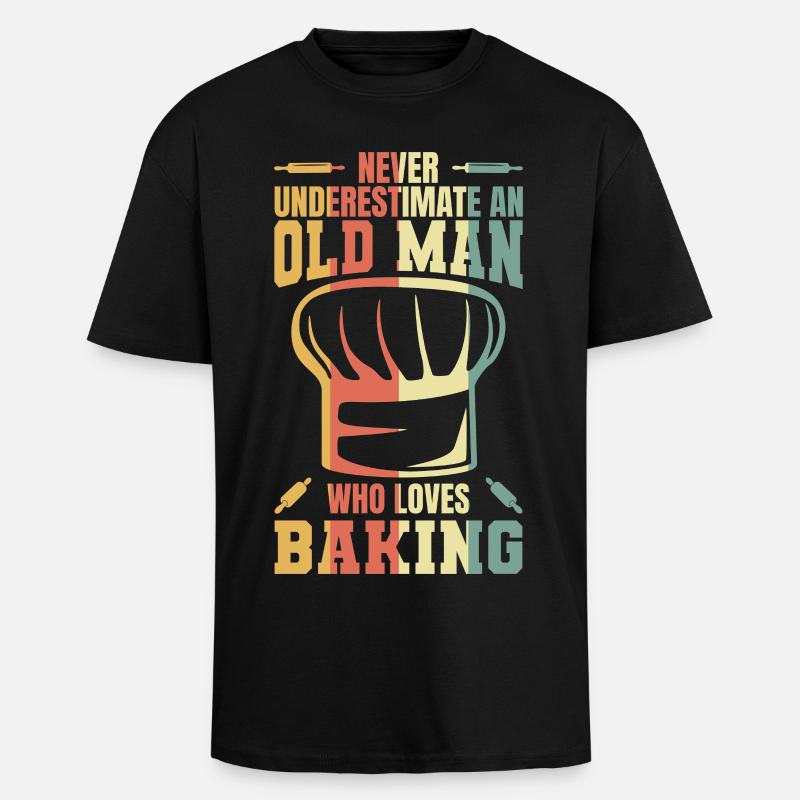 Never underestimate an old baker - Unisex Oversized Heavyweight T-shirt - black