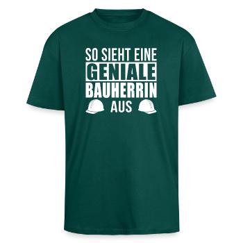 Geniale Bauherrin - Oversized Heavyweight Unisex T-Shirt - hunter Green - Vorne - Alina (178cm) & Michal (187cm)