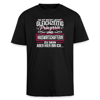 HAUSWIRTSCHAFTERIN - Prinzessin - Oversized Heavyweight Unisex T-Shirt - Schwarz - Vorne - Alina (178cm) & Michal (187cm)