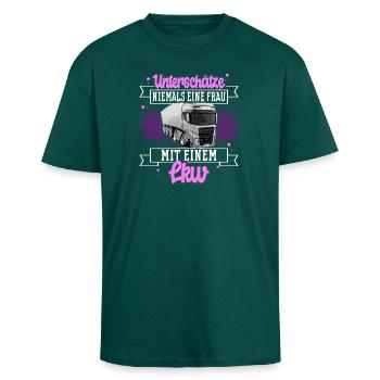 VRACHTWAGENCHAUFFEUR - Unisex oversized T-shirt van zware kwaliteit - hunter green - Voor - Alina (178cm) & Michal (187cm)