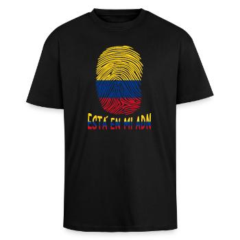 flag of Colombia t-shirt design est en mi adn - Oversized Heavyweight Unisex T-Shirt - Schwarz - Vorne - Alina (178cm) & Michal (187cm)
