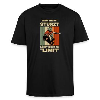 Skateboard Geschenke Skateboardfahrer Outfits - Oversized Heavyweight Unisex T-Shirt - Schwarz - Vorne - Alina (178cm) & Michal (187cm)