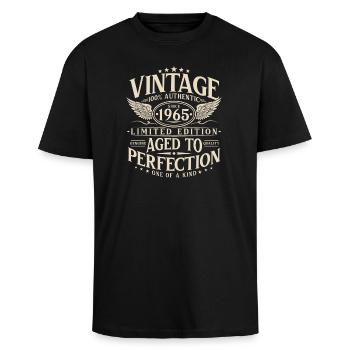 Vintage 1965 Jahrgang geboren Retro Geburtstag  - Oversized Heavyweight Unisex T-Shirt - Schwarz - Vorne - Alina (178cm) & Michal (187cm)