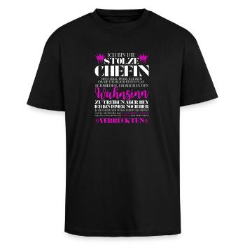 Chefin von Team Wahnsinn – Lustiger Spruch - Oversized Heavyweight Unisex T-Shirt - Schwarz - Vorne - Alina (178cm) & Michal (187cm)