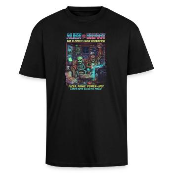 Alien vs Bigfoot – Cabin Showdown-spil - Unisex oversized heavyweight t-shirt - sort - Foran - Alina (178cm) & Michal (187cm)