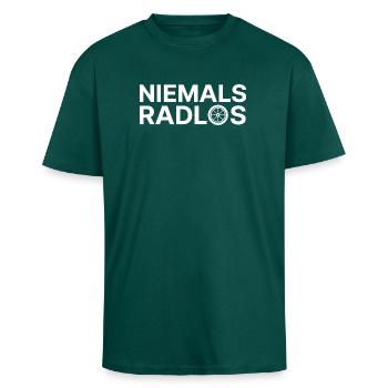 Niemals Radlos - Oversized Heavyweight Unisex T-Shirt - hunter Green - Vorne - Alina (178cm) & Michal (187cm)
