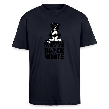 Bordercollie b/w - Oversized Heavyweight Unisex T-Shirt - French Navy - Vorne - Alina (178cm) & Michal (187cm)