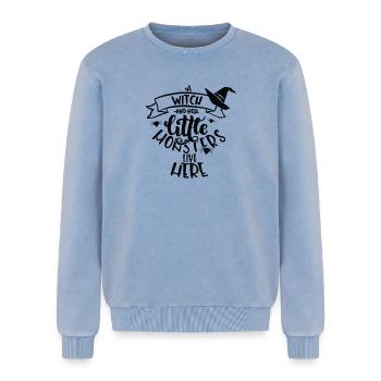 Chapeau de sorcière en rotation - Sweatshirt unisexe Premium acid-wash en coton - bleu délavé acide - Devant - AI Model Female 172 dark (172cm) & AI Model Male 178 light (178cm)