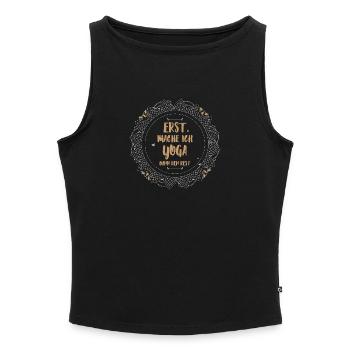 Erst mache ich Yoga - Frauen Organic Tank Top mit U-Boot-Ausschnitt - Schwarz - Vorne - Selfina (174cm)