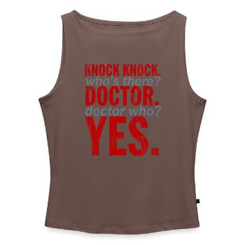 "Knock Knock! Doctor Who?" Design - Frauen Organic Tank Top mit U-Boot-Ausschnitt - Dunkles Taupe - Vorne - AI Model Female 172 dark (172cm)