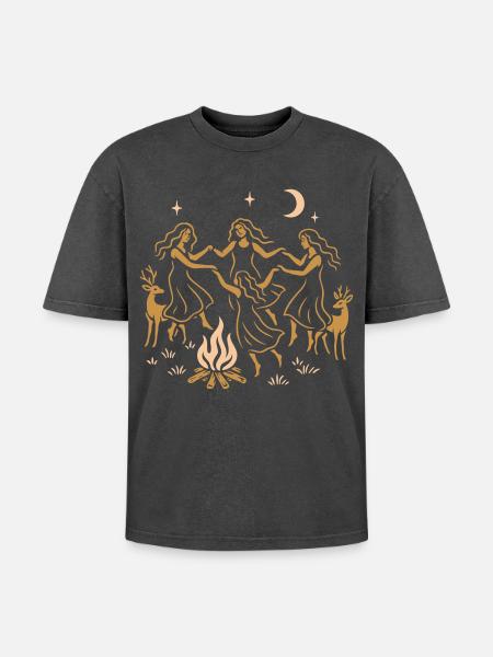Witchy Summer - Juhannustanssi tulen ympärillä - Unisex oversized Premium acid-washed T-paita - musta happopesty