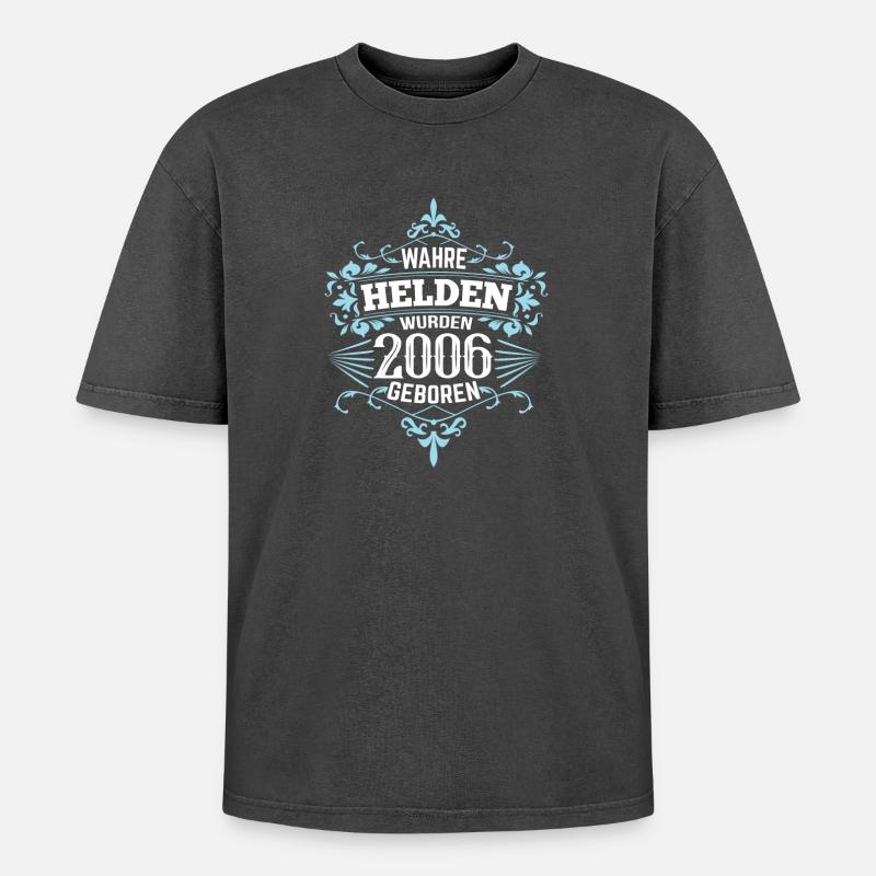 Helden wurden 2006 geboren - Oversized Unisex Premium Acid-Washed T-Shirt - Schwarz Acid Wash