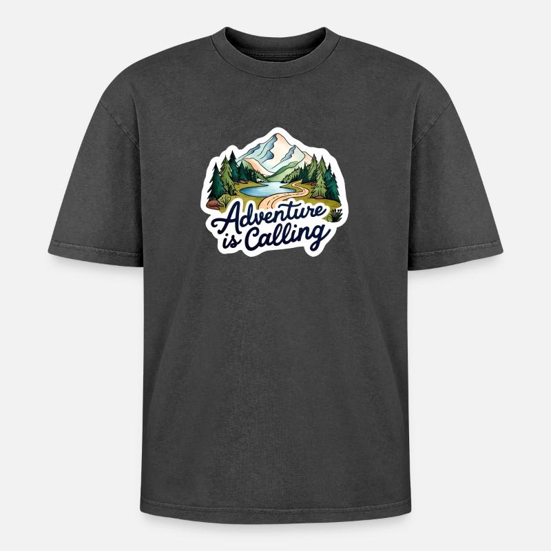 Adventure Is Calling Illustration Design - Oversized Unisex Premium Acid-Washed T-Shirt - Schwarz Acid Wash