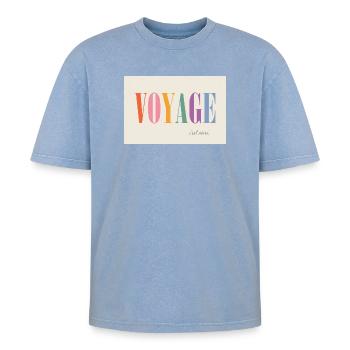 Voyage – c’est vivre - Oversized Unisex Premium Acid-Washed T-Shirt - Blau Acid Wash - Vorne - AI Model Female 172 dark (172cm) & AI Model Male 185 dark (185cm)
