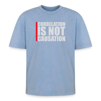 Correlation Is Not Causation Nerd Wissenschaft - Oversized Unisex Premium Acid-Washed T-Shirt - Blau Acid Wash - Vorne - AI Model Female 172 dark (172cm) & AI Model Male 185 dark (185cm)