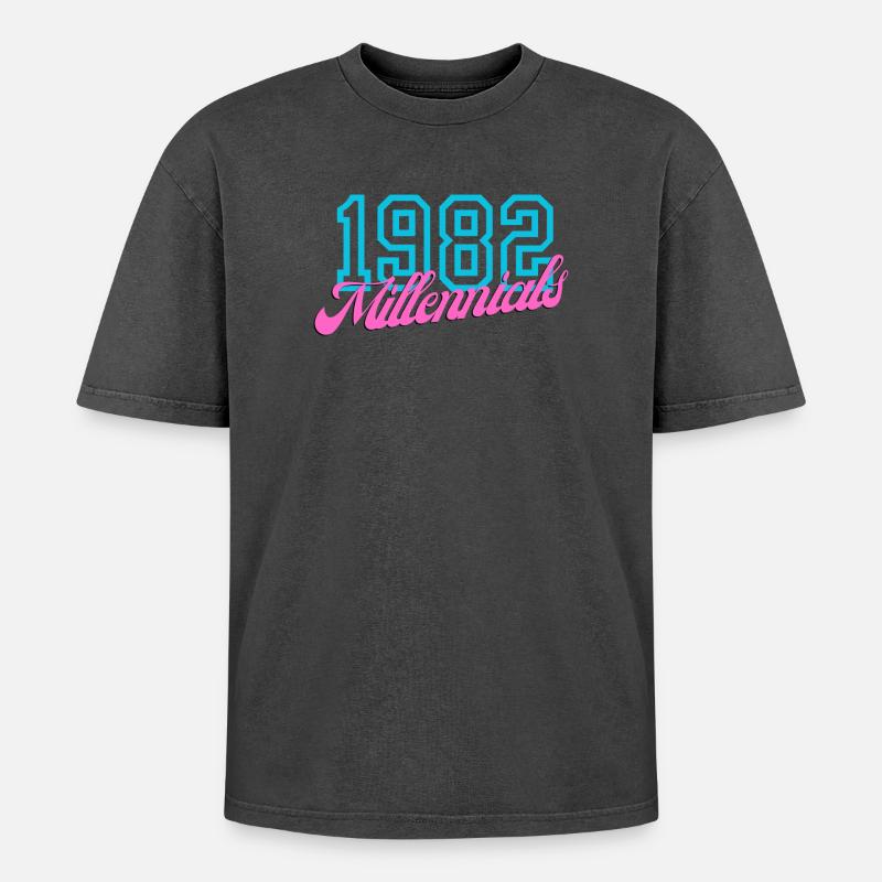 1982 Millennial Retro Numerisches Design - Oversized Unisex Premium Acid-Washed T-Shirt - Schwarz Acid Wash