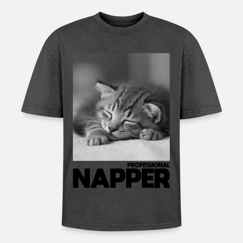 Professional Napper – Schlafende Katze - Oversized Unisex Premium Acid-Washed T-Shirt - Pink Acid Wash