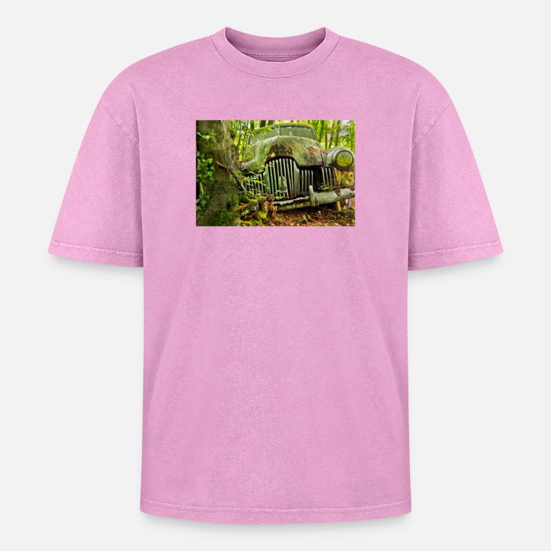Waldverfall: Rostige Autoüberreste - Oversized Unisex Premium Acid-Washed T-Shirt - Pink Acid Wash