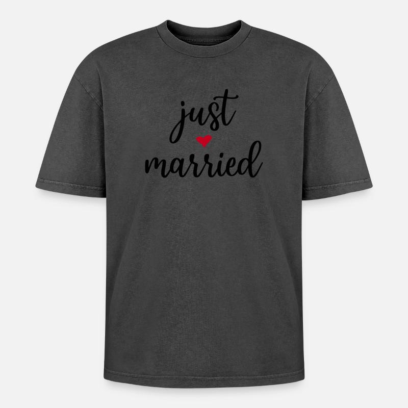 Just Married Geschenkidee - Oversized Unisex Premium Acid-Washed T-Shirt - undefined