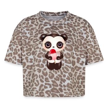 niedlicher Panda mit rotem Eis am Stil - Boxy Leo Frauen Premium Organic T-Shirt - Leopard print - Vorne - AI Model Female 172 dark (172cm)