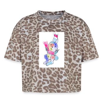 Bunter Weihnachtskuschelhase mit Mütze - Boxy Leo Frauen Premium Organic T-Shirt - Leopard print - Vorne - AI Model Female 172 dark (172cm)