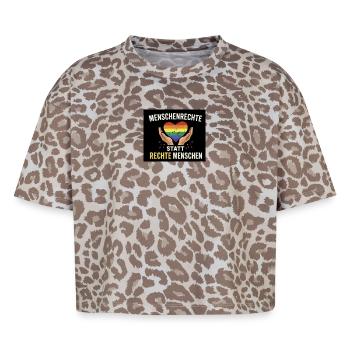 Menschenrechte statt rechte Menschen - Boxy Leo Frauen Premium Organic T-Shirt - Leopard print - Vorne - AI Model Female 172 dark (172cm)
