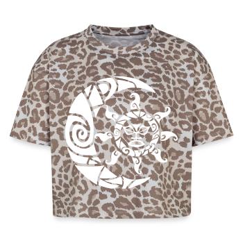 Lune, soleil et nature (blanc) - T-shirt boxy femme léopard premium - Leopard print - Devant - AI Model Female 172 dark (172cm)