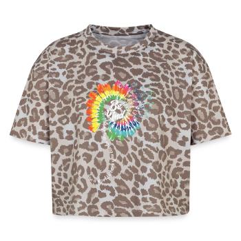 Sei freundlich Krawatte Dye Flower Power Hippie - Boxy Leo Frauen Premium Organic T-Shirt - Leopard print - Vorne - AI Model Female 172 dark (172cm)
