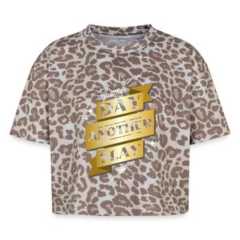 Another Day Another Slay – Glam Statement - Boxy Leo Frauen Premium Organic T-Shirt - Leopard print - Vorne - AI Model Female 172 dark (172cm)