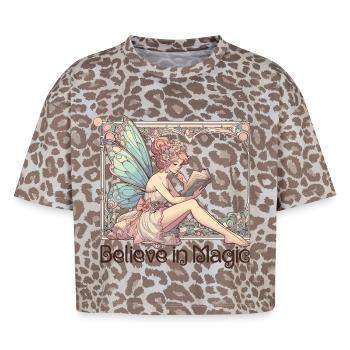 Bücher Lesen Fee Elfe Magie Art Nouveau Geschenk - Boxy Leo Frauen Premium Organic T-Shirt - Leopard print - Vorne - AI Model Female 172 dark (172cm)