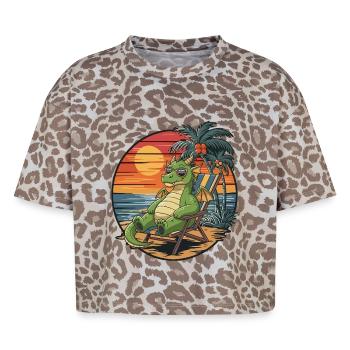 Lustiger Drache am Strand, Sommerurlaub Sonnenuntergang - Boxy Leo Frauen Premium Organic T-Shirt - Leopard print - Vorne - AI Model Female 172 dark (172cm)