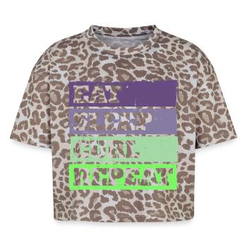 Eat Sleep Curl Repeat Rétro Vintage Sport Look - T-shirt boxy femme léopard premium - Leopard print - Devant - AI Model Female 172 dark (172cm)