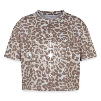 Mittsommer Stern – Mystisches Symbolmotiv - Boxy Leo Frauen Premium Organic T-Shirt - Leopard print - Vorne - AI Model Female 172 dark (172cm)