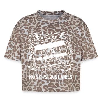 Pas de sauts, juste une cassette vibrabondante - T-shirt boxy femme léopard premium - Leopard print - Devant - AI Model Female 172 dark (172cm)