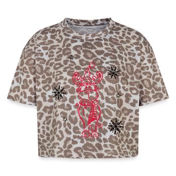 Elch, Rentier mit Schneeflocken und Sternen - Boxy Leo Frauen Premium Organic T-Shirt - Leopard print - Vorne - AI Model Female 172 dark (172cm)