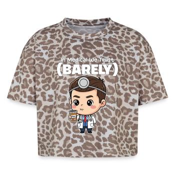 IN MEDICAL WE TRUST - DOCTOR GIFT - Boxy Leo Women's Premium Organic T-Shirt - Leopard print - Front - AI Model Female 172 dark (172cm)