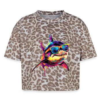 Hai Haifisch Tigerhai Taucher Süße Haie Weißer Hai - Boxy Leo Frauen Premium Organic T-Shirt - Leopard print - Vorne - AI Model Female 172 dark (172cm)