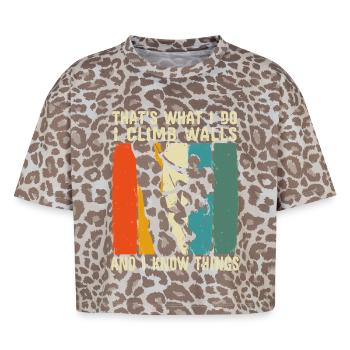Ich klettere an Wänden und weiß Dinge, Kletterer, Kletterer. - Boxy Leo Frauen Premium Organic T-Shirt - Leopard print - Vorne - AI Model Female 172 dark (172cm)