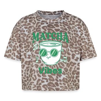 Matcha Vibes Green Tea Matcha Latte Lover Japanese - Boxy Leo Frauen Premium Organic T-Shirt - Leopard print - Vorne - AI Model Female 172 dark (172cm)