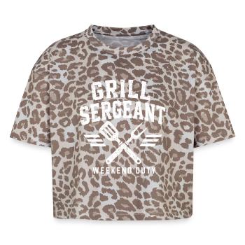 Grill Sergeant BBQ Shirt - Boxy Leo Frauen Premium Organic T-Shirt - Leopard print - Vorne - AI Model Female 172 dark (172cm)