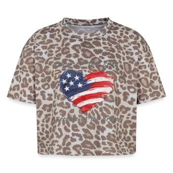 USA Herz - Land of the Free because of the Brave - Boxy Leo Frauen Premium Organic T-Shirt - Leopard print - Vorne - AI Model Female 172 dark (172cm)