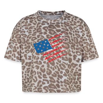 USA United States America Flag - Boxy Leo Women's Premium Organic T-Shirt - Leopard print - Front - AI Model Female 172 dark (172cm)