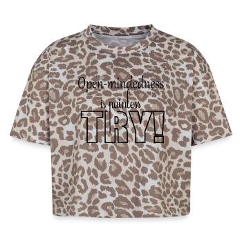 L'ouverture de la pensée est sans douleur - T-shirt boxy femme léopard premium - Leopard print - Devant - AI Model Female 172 dark (172cm)