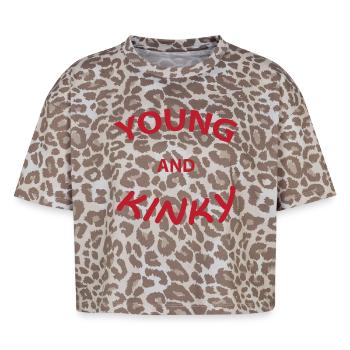 Texte T-shirt design Jeune et Kinky Idée cadeau. - T-shirt boxy femme léopard premium - Leopard print - Devant - AI Model Female 172 dark (172cm)