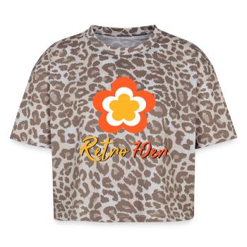 70er Jahre Blume Muster Retro - Boxy Leo Frauen Premium Organic T-Shirt - Leopard print - Vorne - AI Model Female 172 dark (172cm)